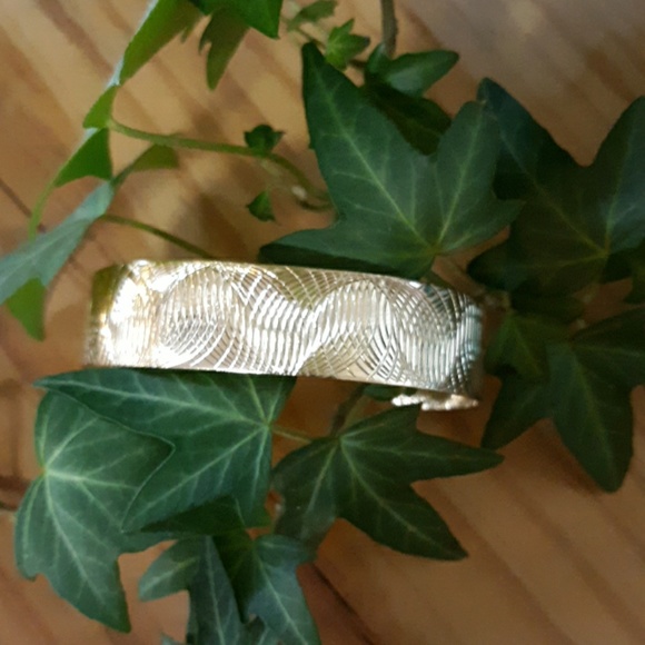 Jewelry - Gold Swirl Cuff Bracelet